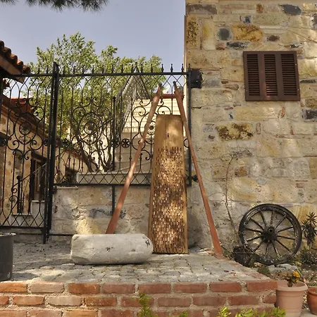 Tas Avlu Butik * Karaburun